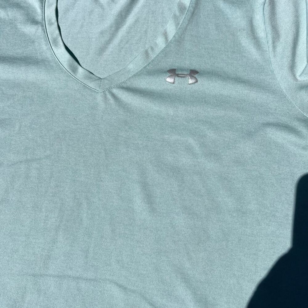 Under Armour Loose, Heat Gear, Teal T-shirt. Women's size L
